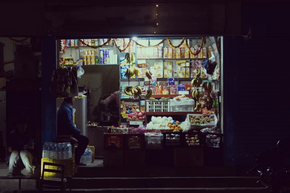 Kệ gạo và đồ khô